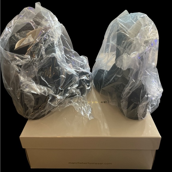 NIB Marc Fisher OKSANA Black Suede Zippered Ankle Boots - Picture 7 of 9